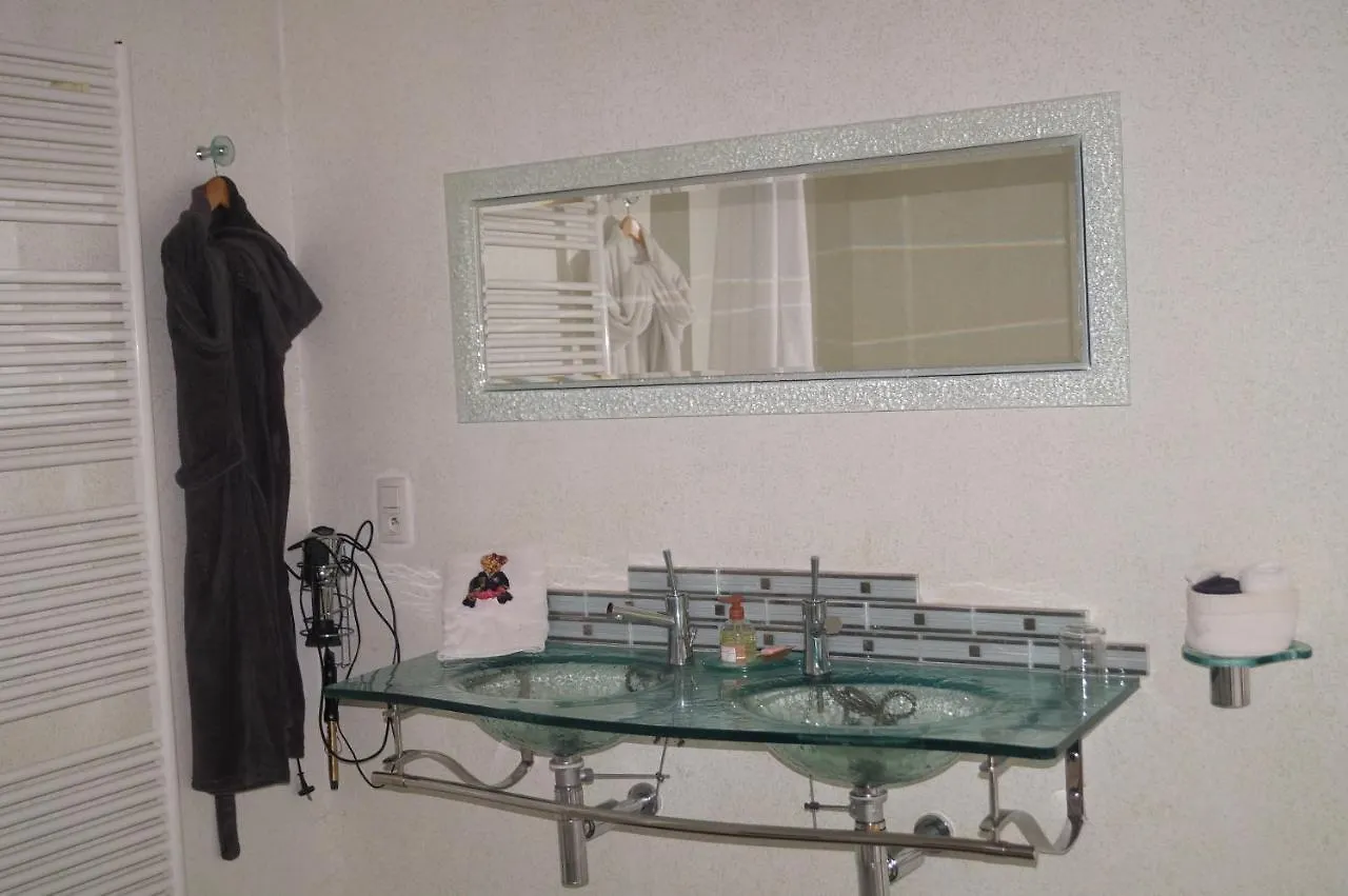Bed & Breakfast Chambre D'Hotes La Jument Grise Lescheroux